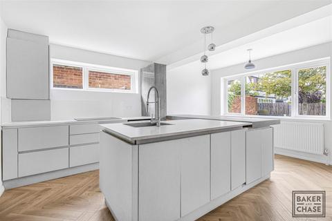 4 bedroom semi-detached house for sale, Park Way, Whetstone, London N20