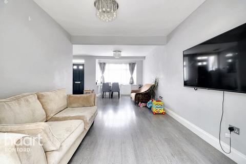 3 bedroom end of terrace house for sale, The Drive, Romford, RM5 3TR