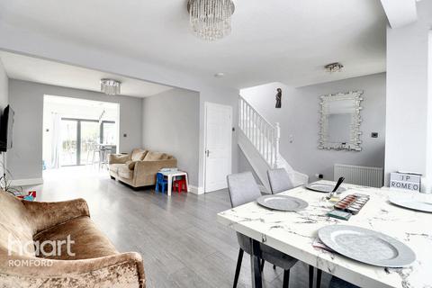 50 The Drive, Collier Row, Romford, RM5 3TR