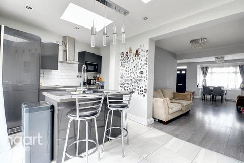 50 The Drive, Collier Row, Romford, RM5 3TR