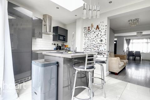 50 The Drive, Collier Row, Romford, RM5 3TR