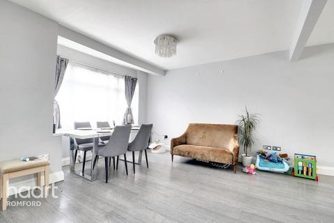 50 The Drive, Collier Row, Romford, RM5 3TR