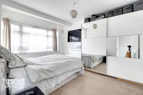 50 The Drive, Collier Row, Romford, RM5 3TR