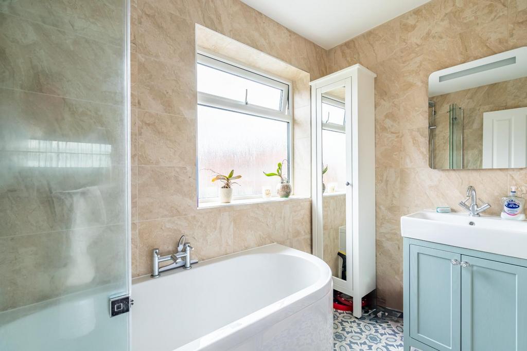 Bathroom (1 of 1).jpg