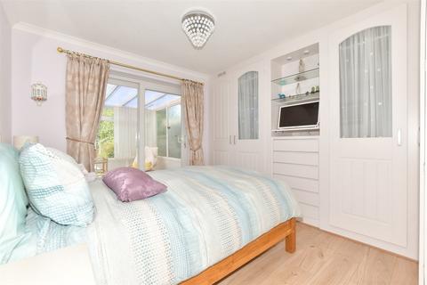18 Beechwood Close, St Marys Bay, Romney Marsh, TN29 0XF