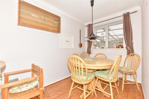 18 Beechwood Close, St Marys Bay, Romney Marsh, TN29 0XF