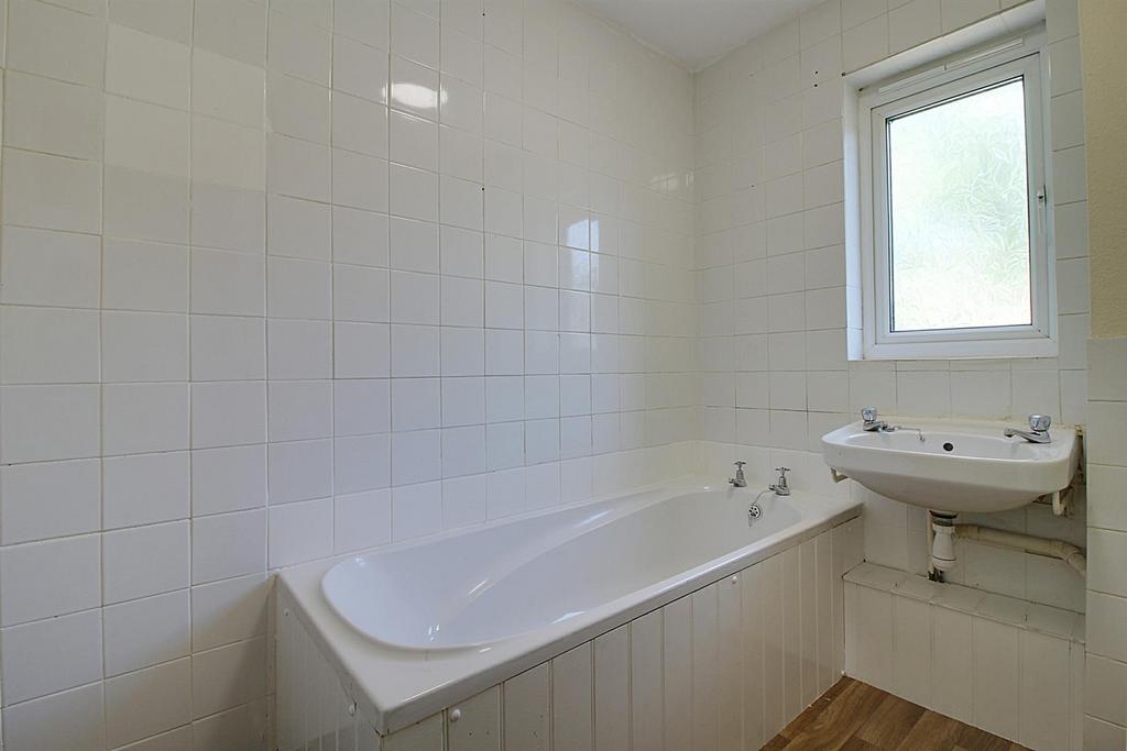 8112 bathroom.jpg