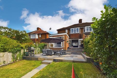 46 Derwent Drive, Purley, CR8 1EQ