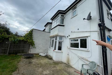 3 bedroom semi-detached house to rent, The Fairway, Wembley HA0