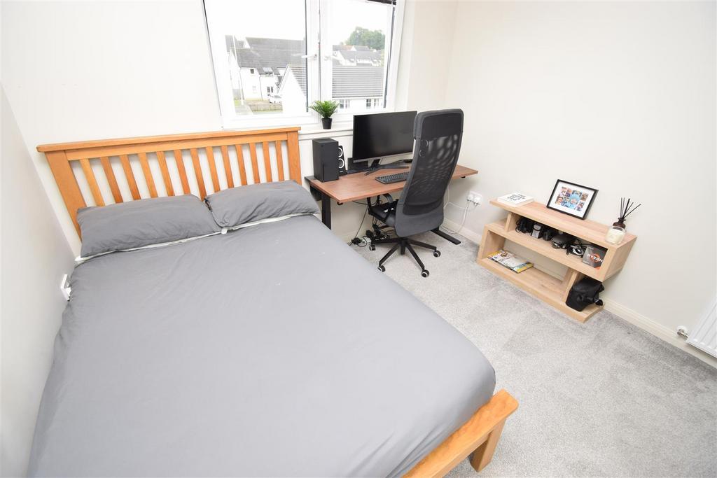 Bedroom two (2).jpg