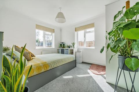 Flat 2, 76 Avery Hill Road, London, SE9 2HE