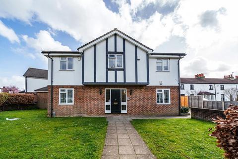 Flat 2, 76 Avery Hill Road, London, SE9 2HE