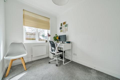 Flat 2, 76 Avery Hill Road, London, SE9 2HE