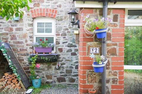 2 Barton Mews, Parkham, Bideford, EX39 5RL