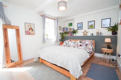 2 Barton Mews, Parkham, Bideford, EX39 5RL
