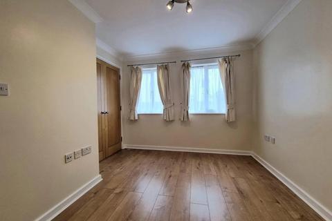 2 bedroom flat to rent, Dominion Close, Hounslow, TW3