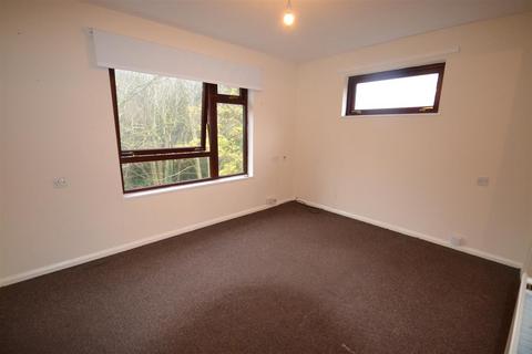 Studio to rent, Upper Glen Road, St Leonards On Sea TN37