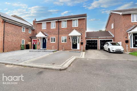 2 bedroom semi-detached house for sale, Oakham Close, Basildon