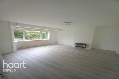 3 bedroom semi-detached house to rent, Abbotshall Ave, N14