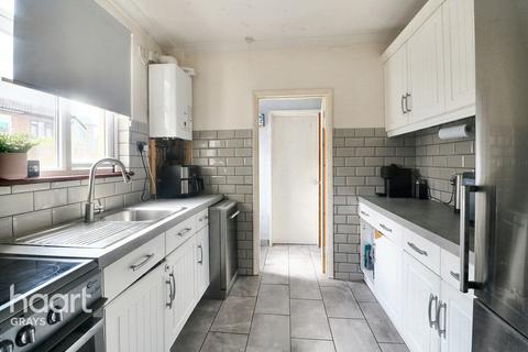 3 bedroom end of terrace house for sale, Castle Road, Grays