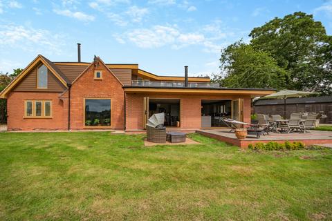 4 bedroom country house for sale, Hanbury Road Droitwich, Worcestershire, WR9 7DU