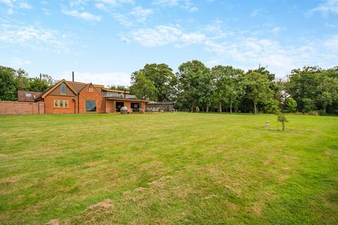 4 bedroom country house for sale, Hanbury Road Droitwich, Worcestershire, WR9 7DU