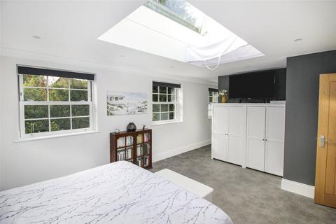 5 bedroom house for sale, Garden Close, Hampshire RG27