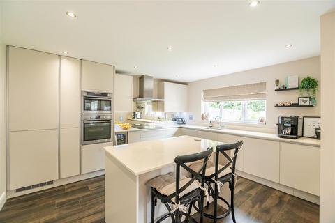 5 bedroom detached house for sale, Thorpe Park Gardens, Leeds