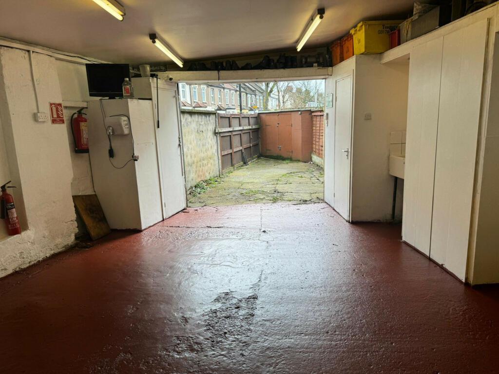 56b Boundary Road - E13 9 PR (105).jpeg