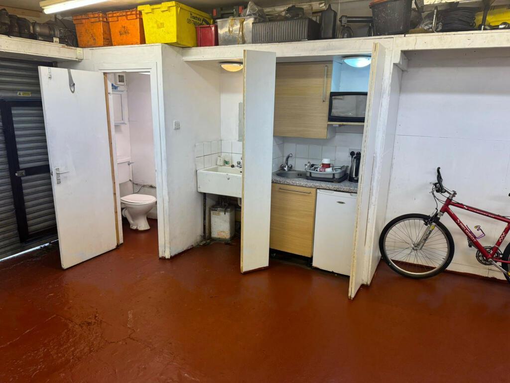 56b Boundary Road - E13 9 PR (107).jpeg