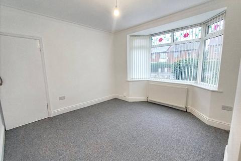 3 bedroom semi-detached house to rent, Mossley Road, Ashton-under-Lyne OL6