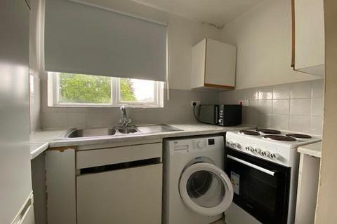 Studio to rent, Hall Lane, London