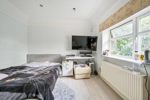 3 Brentwick Gardens, Brentford, TW8 9QL