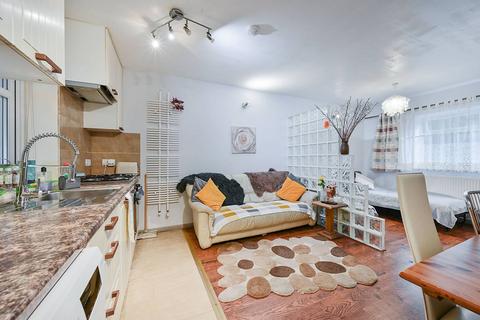 3 Brentwick Gardens, Brentford, TW8 9QL