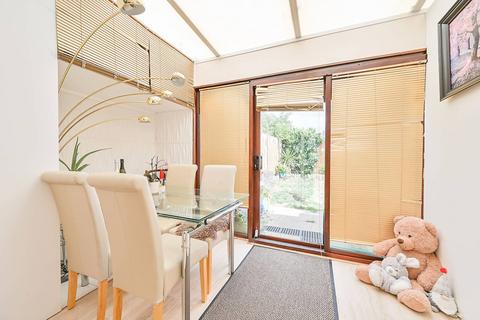 3 Brentwick Gardens, Brentford, TW8 9QL