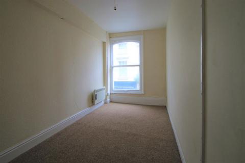 2 bedroom flat to rent, West Street, Leominster