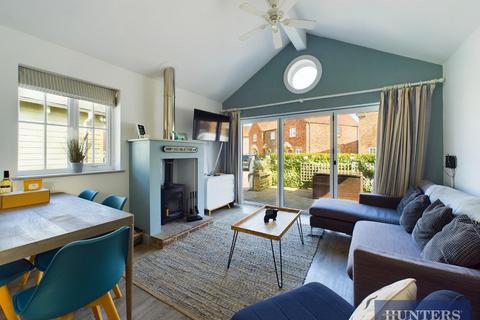 2 bedroom lodge for sale, Turnberry Drive, Filey