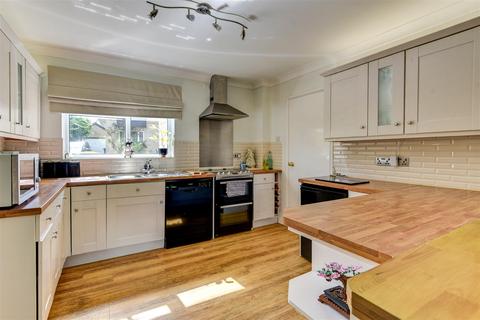 4 bedroom link detached house for sale, Farnefold Road, Steyning