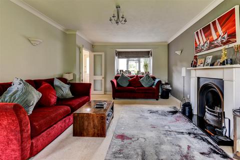 9 Farnefold Road, Steyning, BN44 3SN