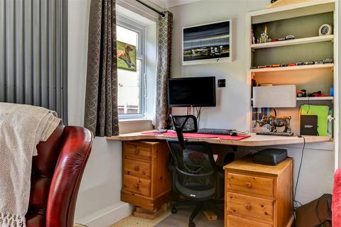 9 Farnefold Road, Steyning, BN44 3SN