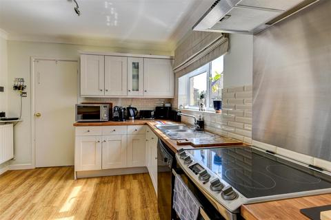 9 Farnefold Road, Steyning, BN44 3SN