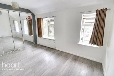 17 Grafton Gardens, Dagenham, RM8 1QR