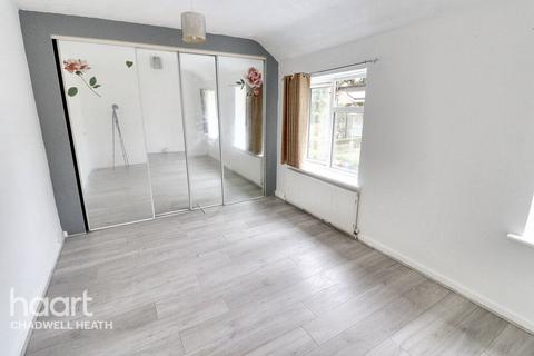 17 Grafton Gardens, Dagenham, RM8 1QR