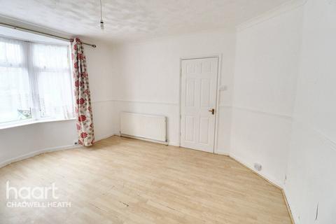 17 Grafton Gardens, Dagenham, RM8 1QR