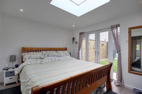 3 bedroom semi-detached house for sale, Oak Avenue, Elloughton