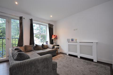 2 bedroom flat to rent, Plaistow Lane Bromley BR1