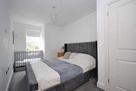 2 bedroom flat to rent, Plaistow Lane Bromley BR1