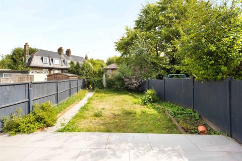 39 Hesperus Crescent, London, E14 3AB