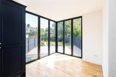 39 Hesperus Crescent, London, E14 3AB