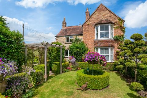 4 bedroom detached house for sale, Main Street Offenham, Worcestershire, WR11 8QD